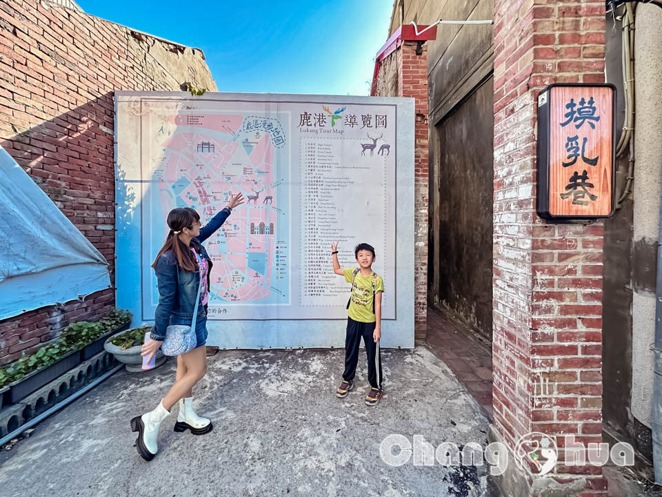 彰化鹿港景點〡鹿港龍山寺〡百年建築國定古蹟, 戲台上的八卦藻井, 匠人雕刻藝術展現, 搭導覽專車聽鹿港故事, 順遊鹿港老街吃美食賞古蹟