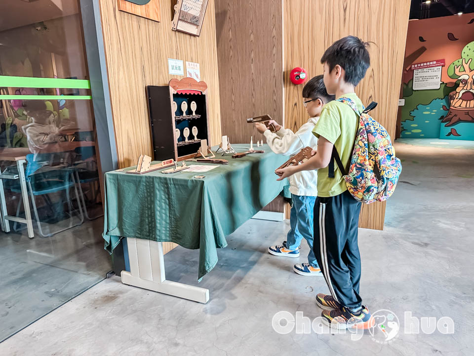 彰化鹿港景點〡卷木森活館〡全台唯一木皮板觀光工廠, 卷木森林探險趣, 循線闖關拿好禮, 多款好看又實用的創意小物, 特色親子景點