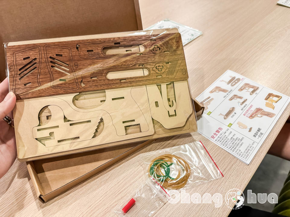 彰化鹿港景點〡卷木森活館〡全台唯一木皮板觀光工廠, 卷木森林探險趣, 循線闖關拿好禮, 多款好看又實用的創意小物, 特色親子景點