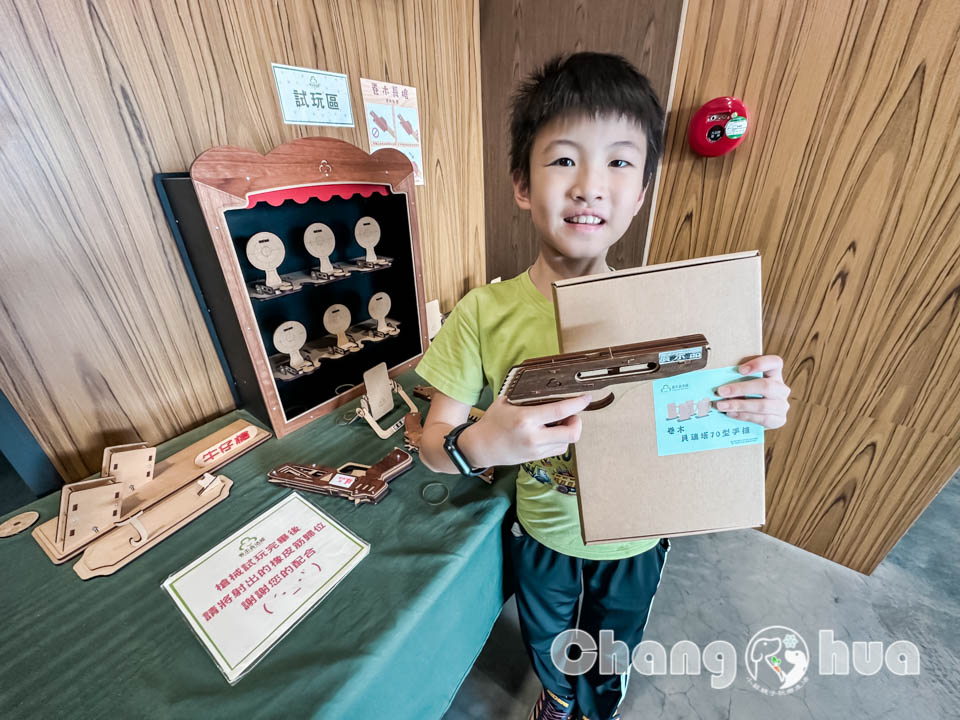 彰化鹿港景點〡卷木森活館〡全台唯一木皮板觀光工廠, 卷木森林探險趣, 循線闖關拿好禮, 多款好看又實用的創意小物, 特色親子景點