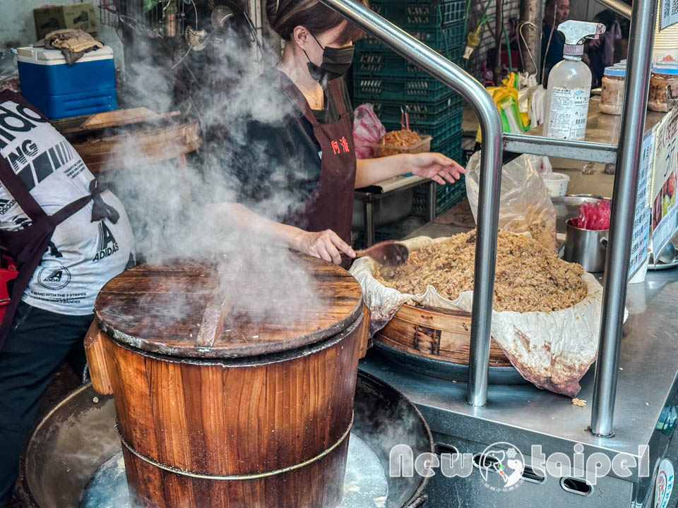 新北蘆洲美食〡阿潘功夫油飯〡首屆新北油飯節金賞得主, 職人油飯躍上舞台, 巷弄間的庶民美食 @小菲親子玩樂生活