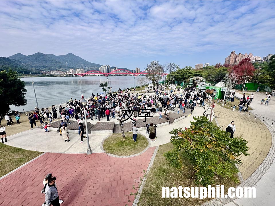 0117-6 台北北投景點〡關渡恐龍樂園〡關渡探險樂園之恐龍大復活, 2026不龍錯過的冒險, 70隻恐龍擬真上線,化身訓龍師帥一波, 體驗餵恐龍的震撼教育, 4項恐龍互動體驗