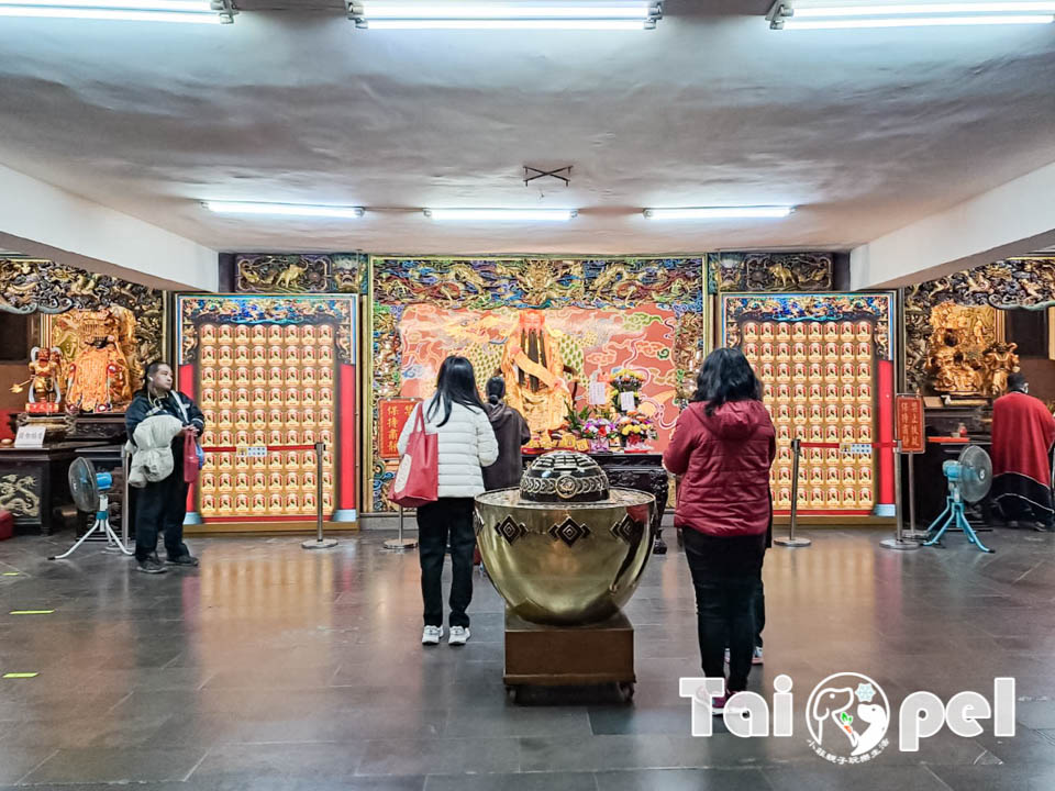 台北北投景點〡關渡宮〡北部知名百年廟宇, 300年以上信仰中心, 必訪財神洞古佛洞, 靈山公園賞夕陽, 順遊關渡碼頭