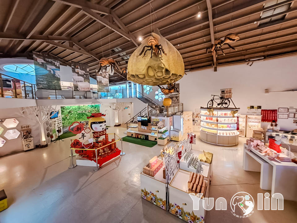 145070_0 雲林古坑景點〡蜜蜂故事館〡玻璃蜂箱蜜蜂無所遁形, 不用全裝即可近距離觀察, 蜂巢霜淇淋甜蜜好滋味, 免門票親子順遊景點, 古坑綠色隧道旁