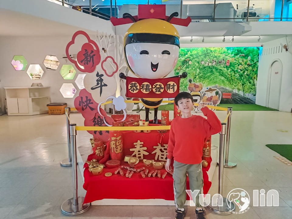 145094 雲林古坑景點〡蜜蜂故事館〡玻璃蜂箱蜜蜂無所遁形, 不用全裝即可近距離觀察, 蜂巢霜淇淋甜蜜好滋味, 免門票親子順遊景點, 古坑綠色隧道旁