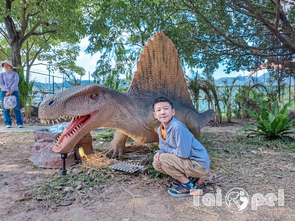146100_0 台北北投景點〡關渡恐龍樂園〡關渡探險樂園之恐龍大復活, 2026不龍錯過的冒險, 70隻恐龍擬真上線,化身訓龍師帥一波, 體驗餵恐龍的震撼教育, 4項恐龍互動體驗