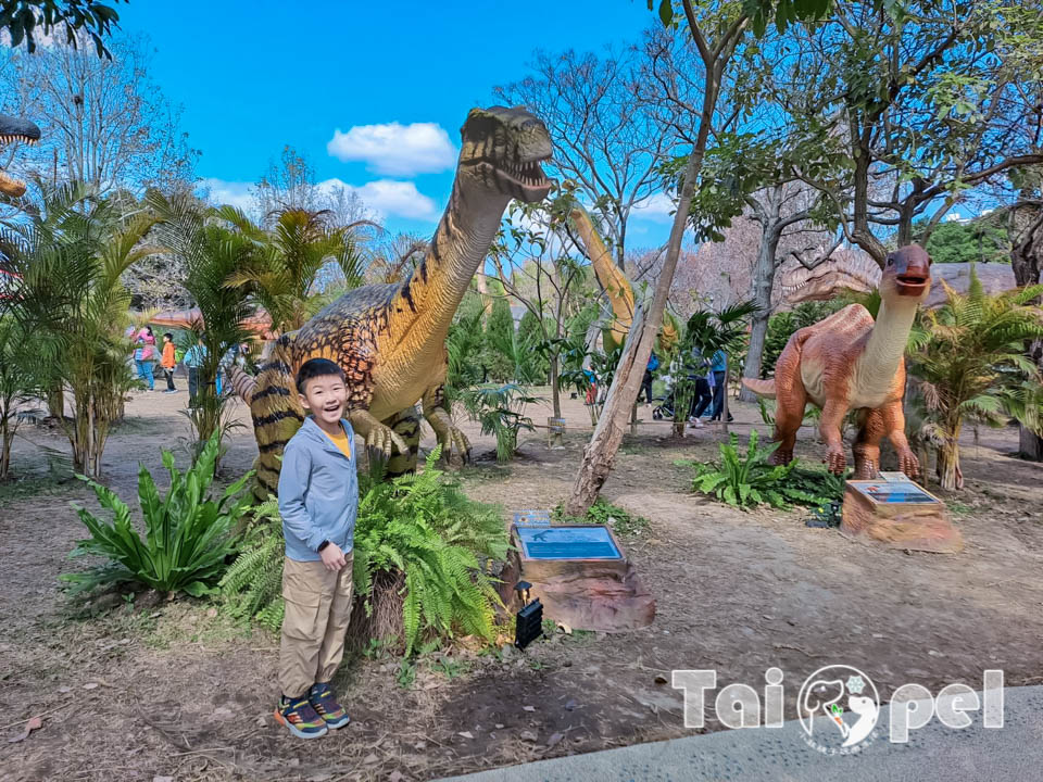 146101_0 台北北投景點〡關渡恐龍樂園〡關渡探險樂園之恐龍大復活, 2026不龍錯過的冒險, 70隻恐龍擬真上線,化身訓龍師帥一波, 體驗餵恐龍的震撼教育, 4項恐龍互動體驗