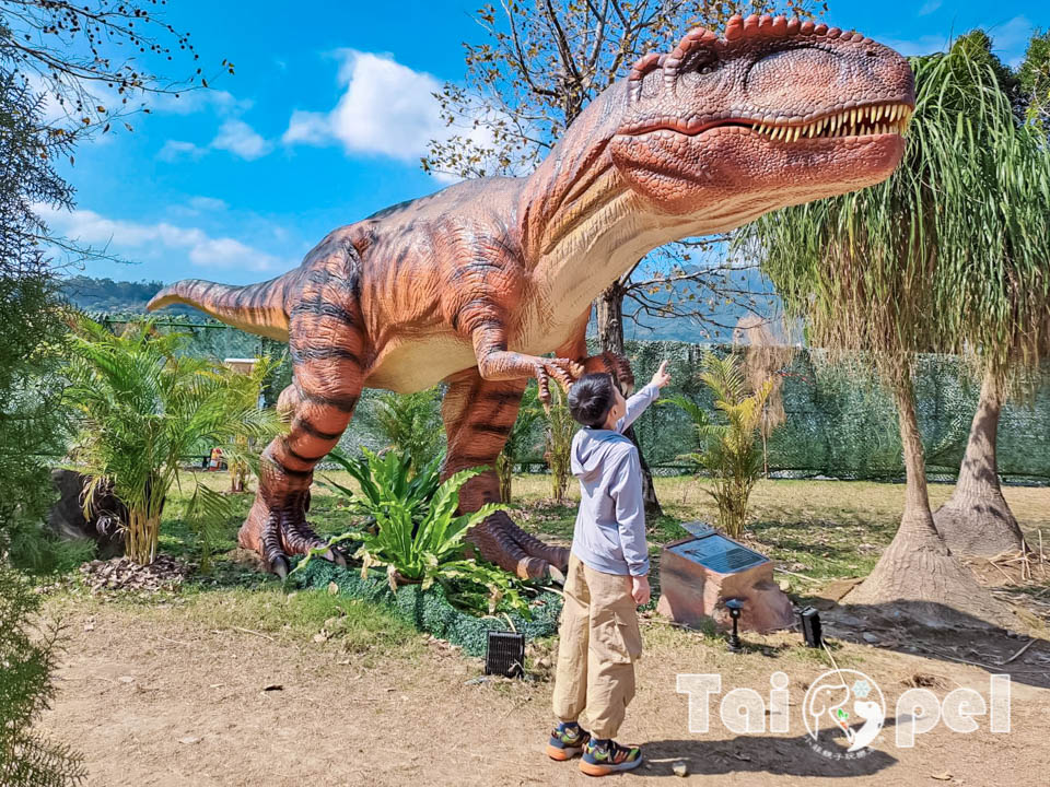 146104_0 台北北投景點〡關渡恐龍樂園〡關渡探險樂園之恐龍大復活, 2026不龍錯過的冒險, 70隻恐龍擬真上線,化身訓龍師帥一波, 體驗餵恐龍的震撼教育, 4項恐龍互動體驗