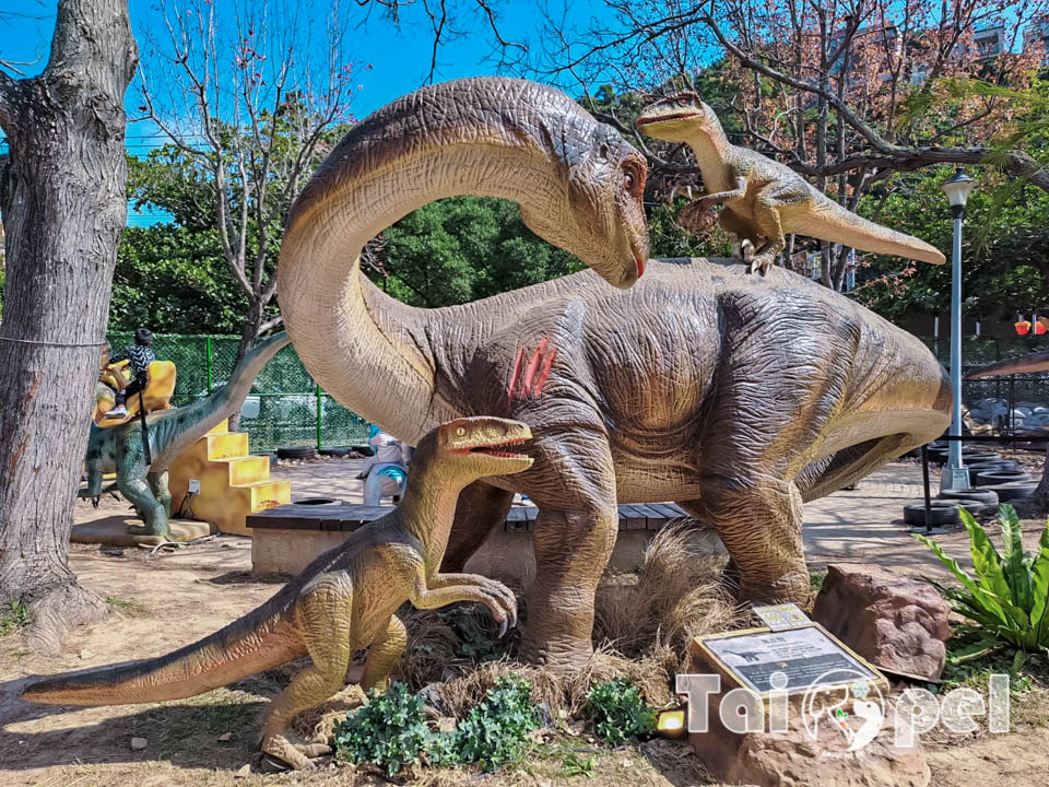 146108_0 台北北投景點〡關渡恐龍樂園〡關渡探險樂園之恐龍大復活, 2026不龍錯過的冒險, 70隻恐龍擬真上線,化身訓龍師帥一波, 體驗餵恐龍的震撼教育, 4項恐龍互動體驗