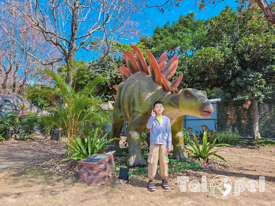 146111_0 台北北投景點〡關渡恐龍樂園〡關渡探險樂園之恐龍大復活, 2026不龍錯過的冒險, 70隻恐龍擬真上線,化身訓龍師帥一波, 體驗餵恐龍的震撼教育, 4項恐龍互動體驗