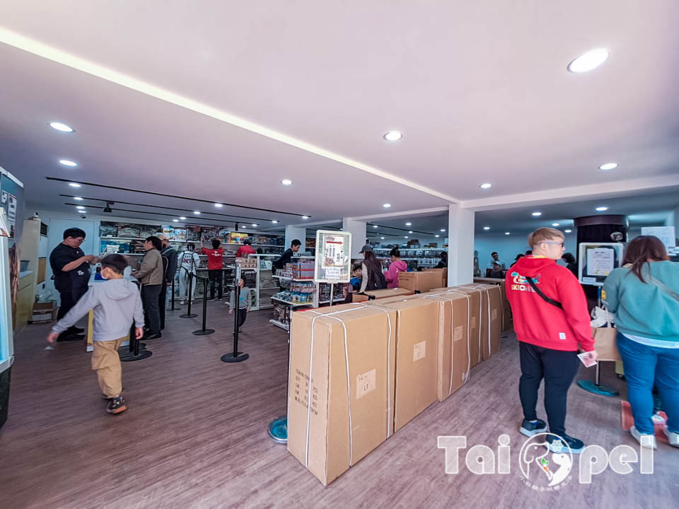 146114_0 台北北投景點〡關渡恐龍樂園〡關渡探險樂園之恐龍大復活, 2026不龍錯過的冒險, 70隻恐龍擬真上線,化身訓龍師帥一波, 體驗餵恐龍的震撼教育, 4項恐龍互動體驗