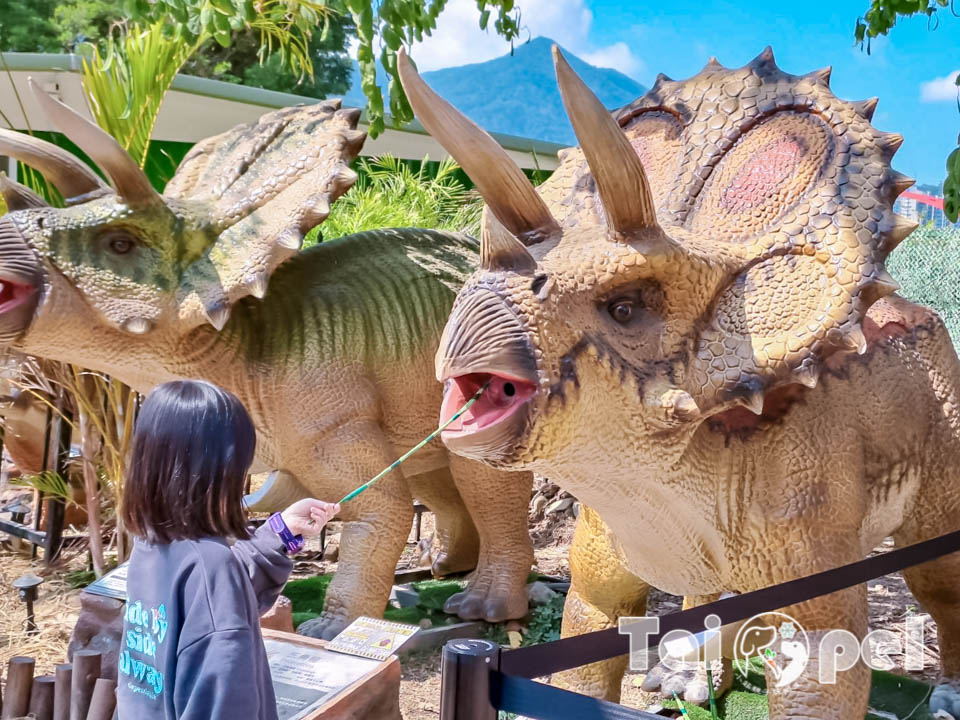 146117_0 台北北投景點〡關渡恐龍樂園〡關渡探險樂園之恐龍大復活, 2026不龍錯過的冒險, 70隻恐龍擬真上線,化身訓龍師帥一波, 體驗餵恐龍的震撼教育, 4項恐龍互動體驗
