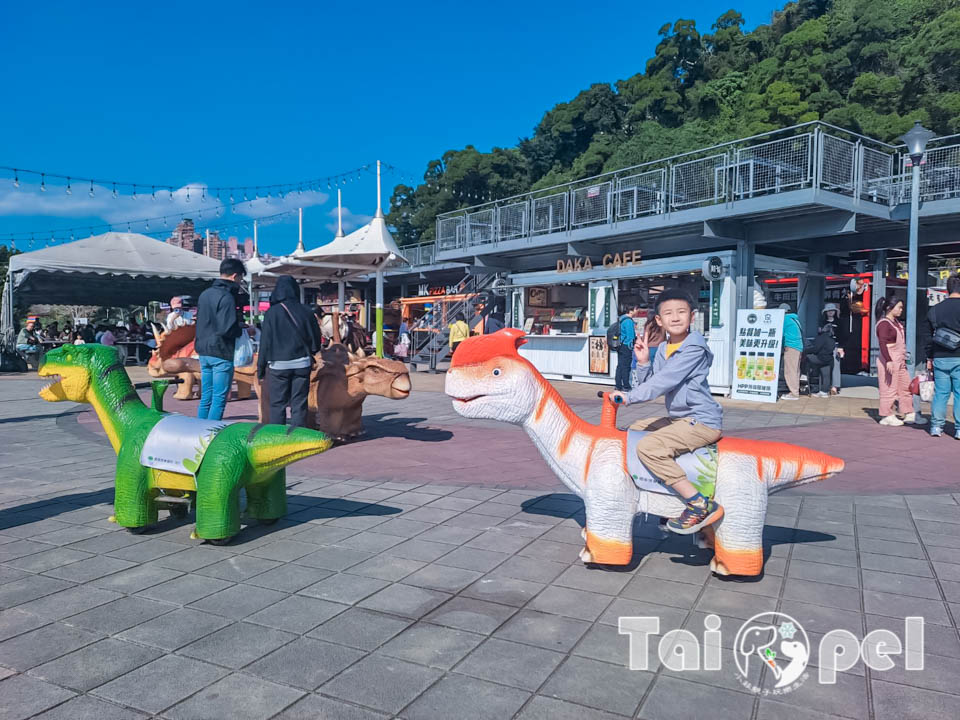 146119_0 台北北投景點〡關渡恐龍樂園〡關渡探險樂園之恐龍大復活, 2026不龍錯過的冒險, 70隻恐龍擬真上線,化身訓龍師帥一波, 體驗餵恐龍的震撼教育, 4項恐龍互動體驗