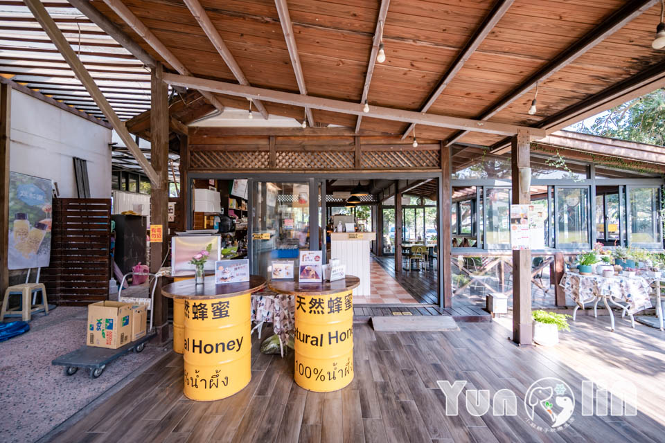 DSC_3061 雲林古坑景點〡蜜蜂故事館〡玻璃蜂箱蜜蜂無所遁形, 不用全裝即可近距離觀察, 蜂巢霜淇淋甜蜜好滋味, 免門票親子順遊景點, 古坑綠色隧道旁