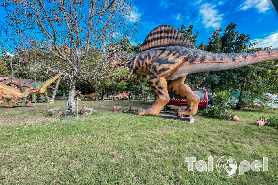 台北北投景點〡關渡恐龍樂園〡關渡探險樂園之恐龍大復活, 2026不龍錯過的冒險, 70隻恐龍擬真上線,化身訓龍師帥一波, 體驗餵恐龍的震撼教育, 4項恐龍互動體驗