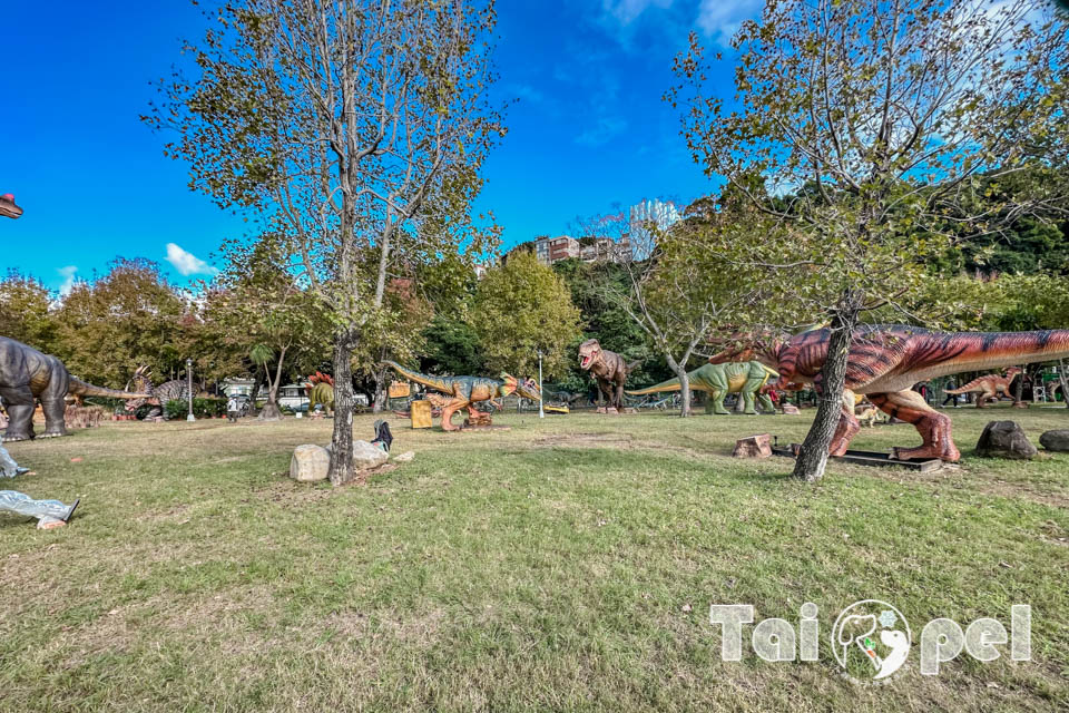 台北北投景點〡關渡恐龍樂園〡關渡探險樂園之恐龍大復活, 2026不龍錯過的冒險, 70隻恐龍擬真上線,化身訓龍師帥一波, 體驗餵恐龍的震撼教育, 4項恐龍互動體驗