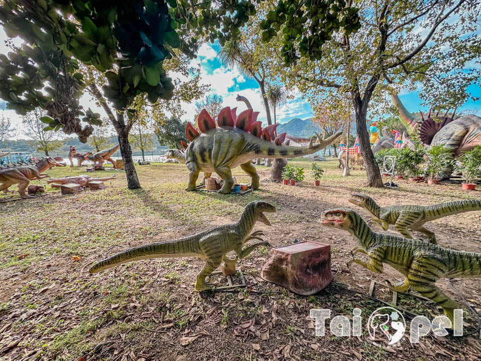 台北北投景點〡關渡恐龍樂園〡關渡探險樂園之恐龍大復活, 2026不龍錯過的冒險, 70隻恐龍擬真上線,化身訓龍師帥一波, 體驗餵恐龍的震撼教育, 4項恐龍互動體驗