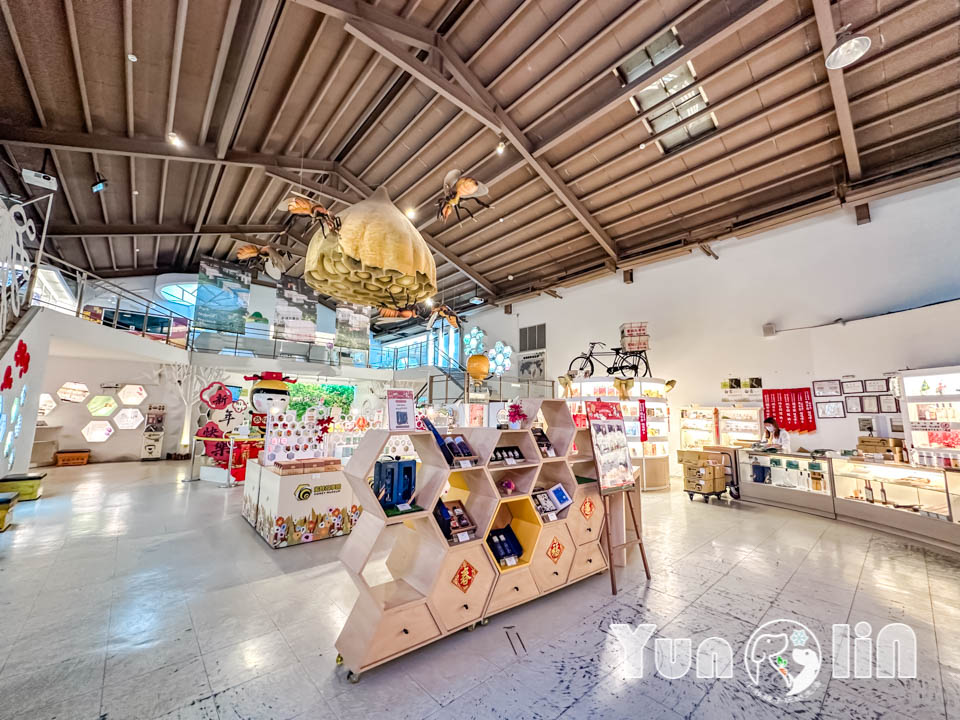 IMG_8886 雲林古坑景點〡蜜蜂故事館〡玻璃蜂箱蜜蜂無所遁形, 不用全裝即可近距離觀察, 蜂巢霜淇淋甜蜜好滋味, 免門票親子順遊景點, 古坑綠色隧道旁