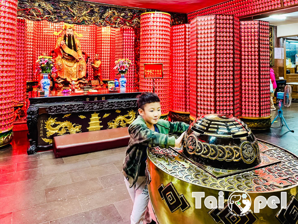台北北投景點〡關渡宮〡北部知名百年廟宇, 300年以上信仰中心, 必訪財神洞古佛洞, 靈山公園賞夕陽, 順遊關渡碼頭
