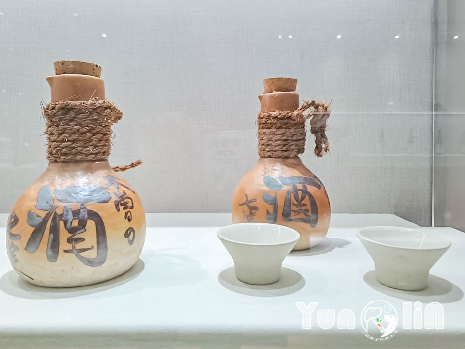 雲林古坑景點〡福祿壽觀光酒場〡品香走讀酒博物館, 欣賞奇裝異服造型酒瓶, 福祿壽酒吧免費試飲, 酒後不開車安全有保障