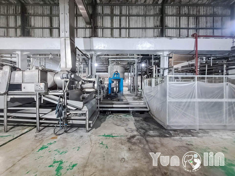 雲林古坑景點〡福祿壽觀光酒場〡品香走讀酒博物館, 欣賞奇裝異服造型酒瓶, 福祿壽酒吧免費試飲, 酒後不開車安全有保障