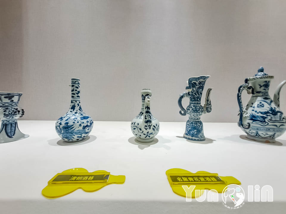 雲林古坑景點〡福祿壽觀光酒場〡品香走讀酒博物館, 欣賞奇裝異服造型酒瓶, 福祿壽酒吧免費試飲, 酒後不開車安全有保障