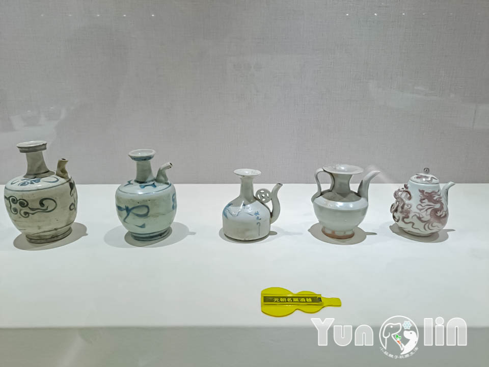 雲林古坑景點〡福祿壽觀光酒場〡品香走讀酒博物館, 欣賞奇裝異服造型酒瓶, 福祿壽酒吧免費試飲, 酒後不開車安全有保障