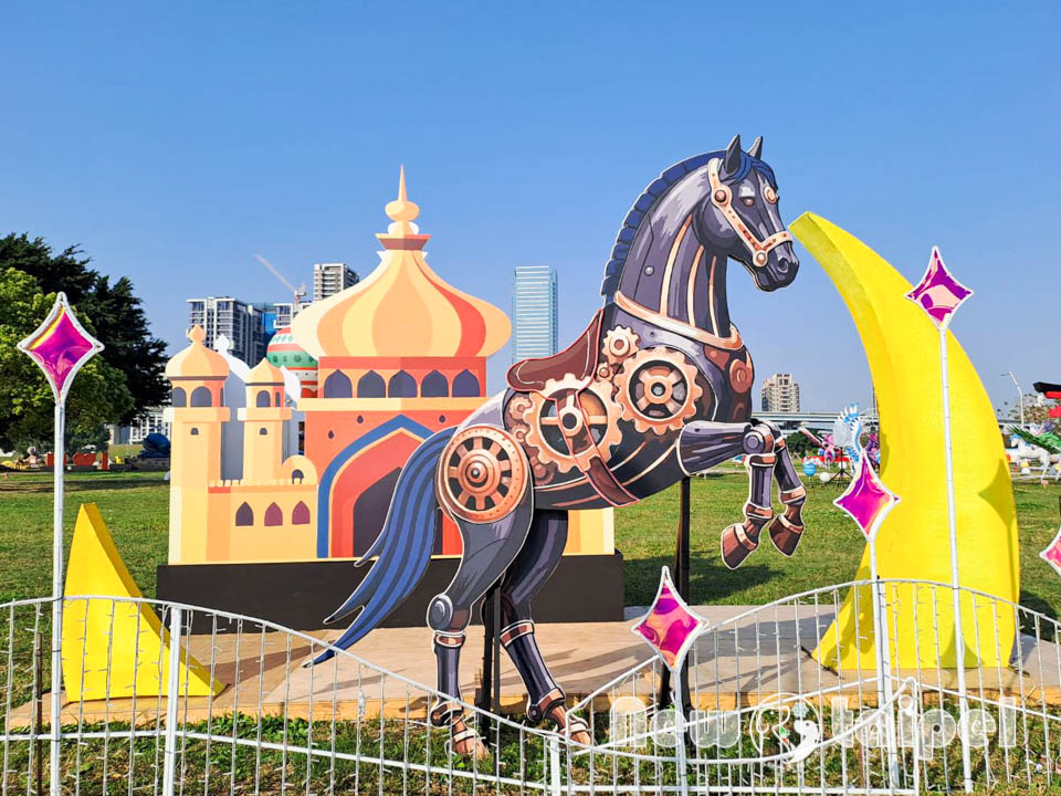 146436_0-2 新北三重景點〡2026新北燈會〡勁馬奔騰 新北Hi Light, 16大主題燈區馬力全開, 萬馬奔騰馬上開運, 線條小狗可愛爆擊, 12項互動體驗親子同樂, 近170攤美食市集異國市集