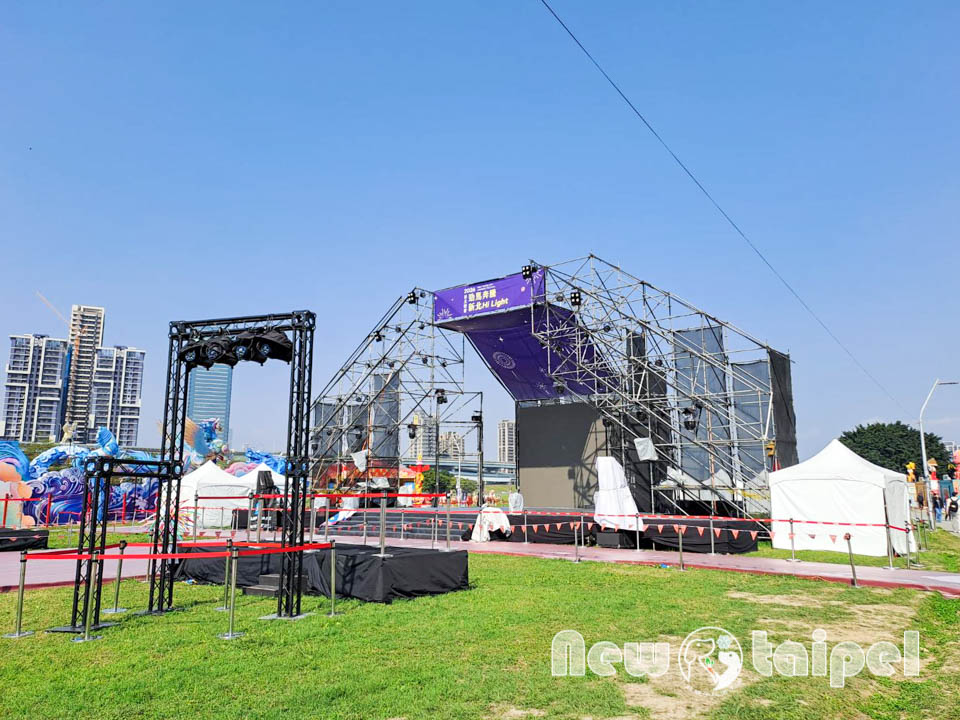 146445_0-2 新北三重景點〡2026新北燈會〡勁馬奔騰 新北Hi Light, 16大主題燈區馬力全開, 萬馬奔騰馬上開運, 線條小狗可愛爆擊, 12項互動體驗親子同樂, 近170攤美食市集異國市集