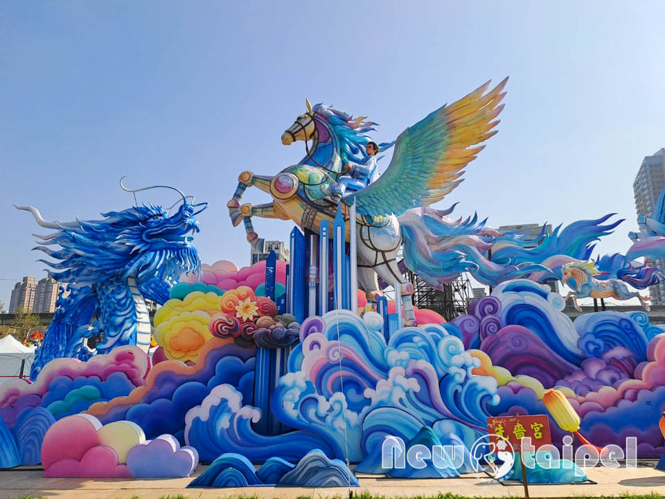 146447_0-2 新北三重景點〡2026新北燈會〡勁馬奔騰 新北Hi Light, 16大主題燈區馬力全開, 萬馬奔騰馬上開運, 線條小狗可愛爆擊, 12項互動體驗親子同樂, 近170攤美食市集異國市集