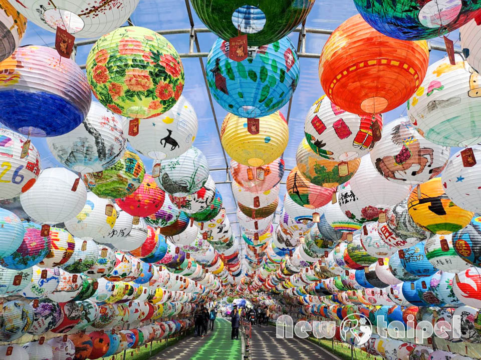 146450_0-2 新北三重景點〡2026新北燈會〡勁馬奔騰 新北Hi Light, 16大主題燈區馬力全開, 萬馬奔騰馬上開運, 線條小狗可愛爆擊, 12項互動體驗親子同樂, 近170攤美食市集異國市集