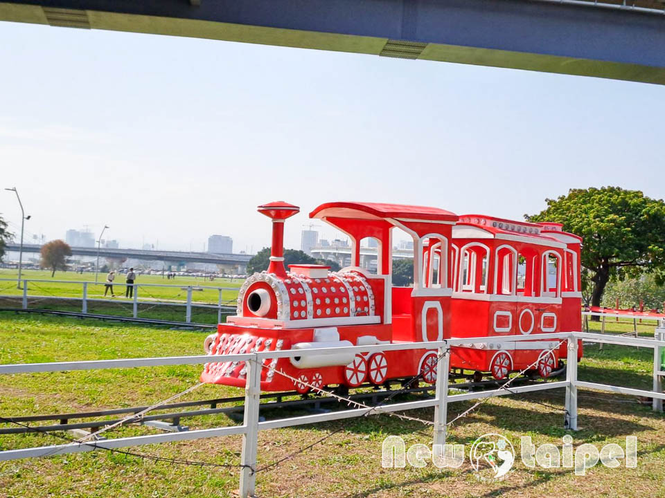 146451_0-2 新北三重景點〡2026新北燈會〡勁馬奔騰 新北Hi Light, 16大主題燈區馬力全開, 萬馬奔騰馬上開運, 線條小狗可愛爆擊, 12項互動體驗親子同樂, 近170攤美食市集異國市集