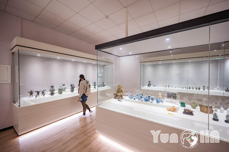 雲林古坑景點〡福祿壽觀光酒場〡品香走讀酒博物館, 欣賞奇裝異服造型酒瓶, 福祿壽酒吧免費試飲, 酒後不開車安全有保障