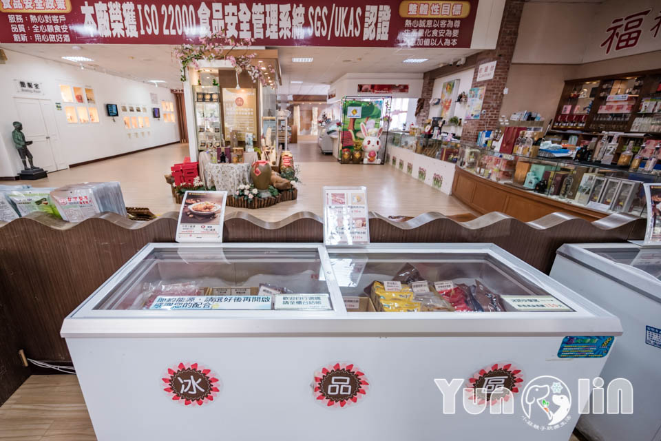 雲林古坑景點〡福祿壽觀光酒場〡品香走讀酒博物館, 欣賞奇裝異服造型酒瓶, 福祿壽酒吧免費試飲, 酒後不開車安全有保障
