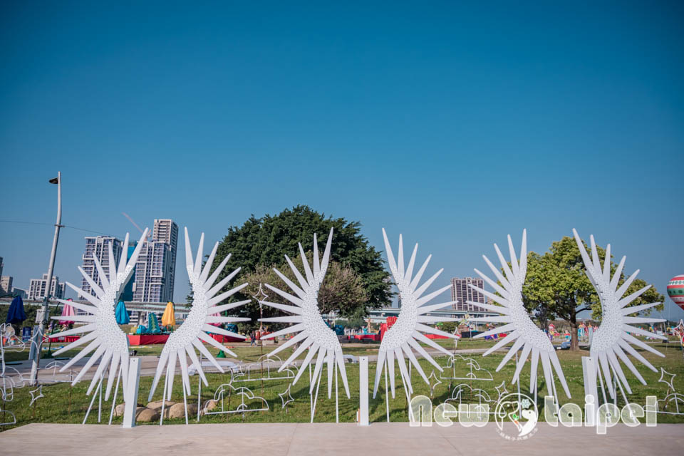 DSC_5628 新北三重景點〡2026新北燈會〡勁馬奔騰 新北Hi Light, 16大主題燈區馬力全開, 萬馬奔騰馬上開運, 線條小狗可愛爆擊, 12項互動體驗親子同樂, 近170攤美食市集異國市集