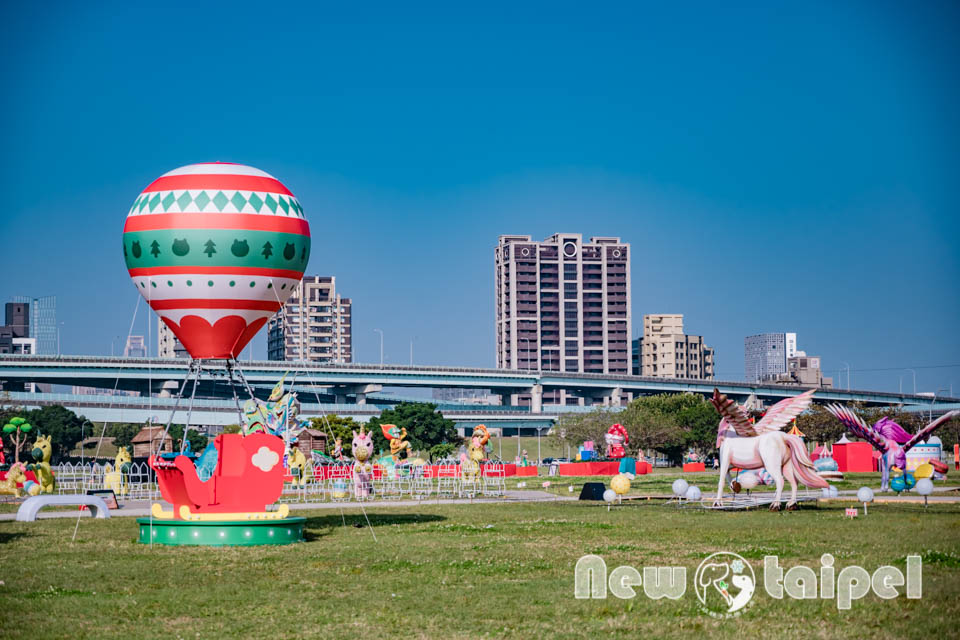 DSC_5630 新北三重景點〡2026新北燈會〡勁馬奔騰 新北Hi Light, 16大主題燈區馬力全開, 萬馬奔騰馬上開運, 線條小狗可愛爆擊, 12項互動體驗親子同樂, 近170攤美食市集異國市集