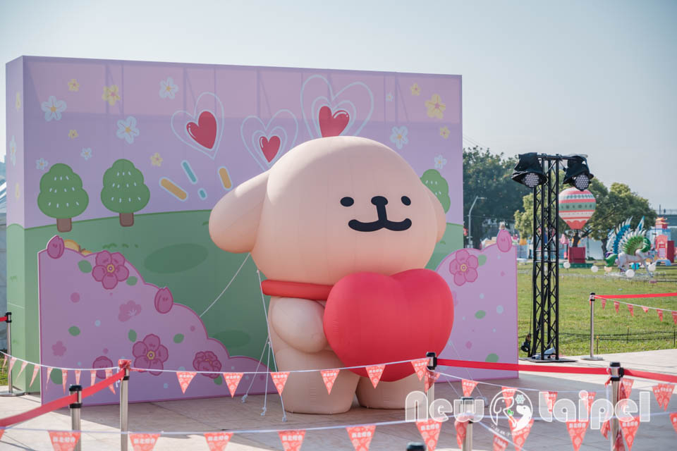 DSC_5674 新北三重景點〡2026新北燈會〡勁馬奔騰 新北Hi Light, 16大主題燈區馬力全開, 萬馬奔騰馬上開運, 線條小狗可愛爆擊, 12項互動體驗親子同樂, 近170攤美食市集異國市集