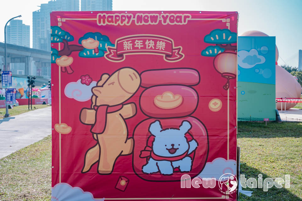 DSC_5684 新北三重景點〡2026新北燈會〡勁馬奔騰 新北Hi Light, 16大主題燈區馬力全開, 萬馬奔騰馬上開運, 線條小狗可愛爆擊, 12項互動體驗親子同樂, 近170攤美食市集異國市集