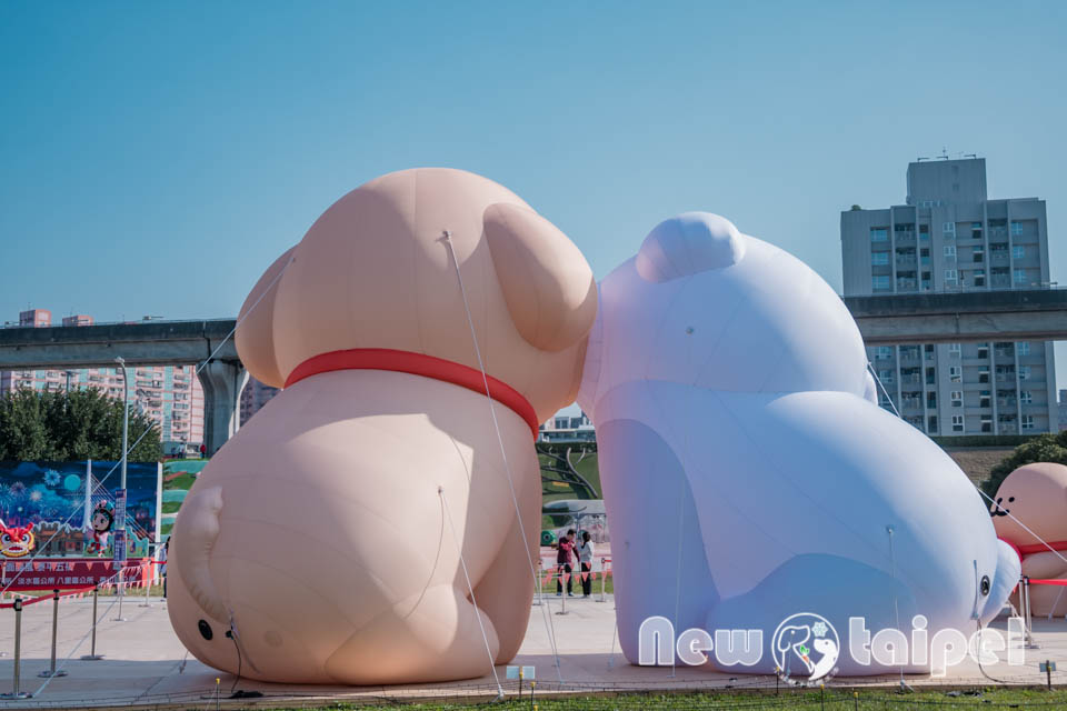 DSC_5693 新北三重景點〡2026新北燈會〡勁馬奔騰 新北Hi Light, 16大主題燈區馬力全開, 萬馬奔騰馬上開運, 線條小狗可愛爆擊, 12項互動體驗親子同樂, 近170攤美食市集異國市集