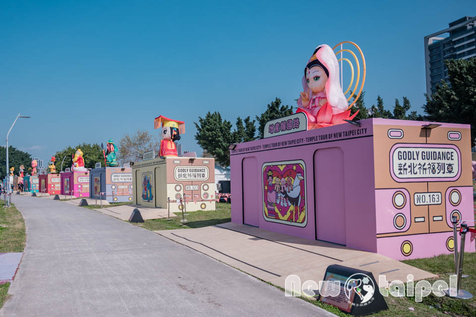 DSC_5754 新北三重景點〡2026新北燈會〡勁馬奔騰 新北Hi Light, 16大主題燈區馬力全開, 萬馬奔騰馬上開運, 線條小狗可愛爆擊, 12項互動體驗親子同樂, 近170攤美食市集異國市集