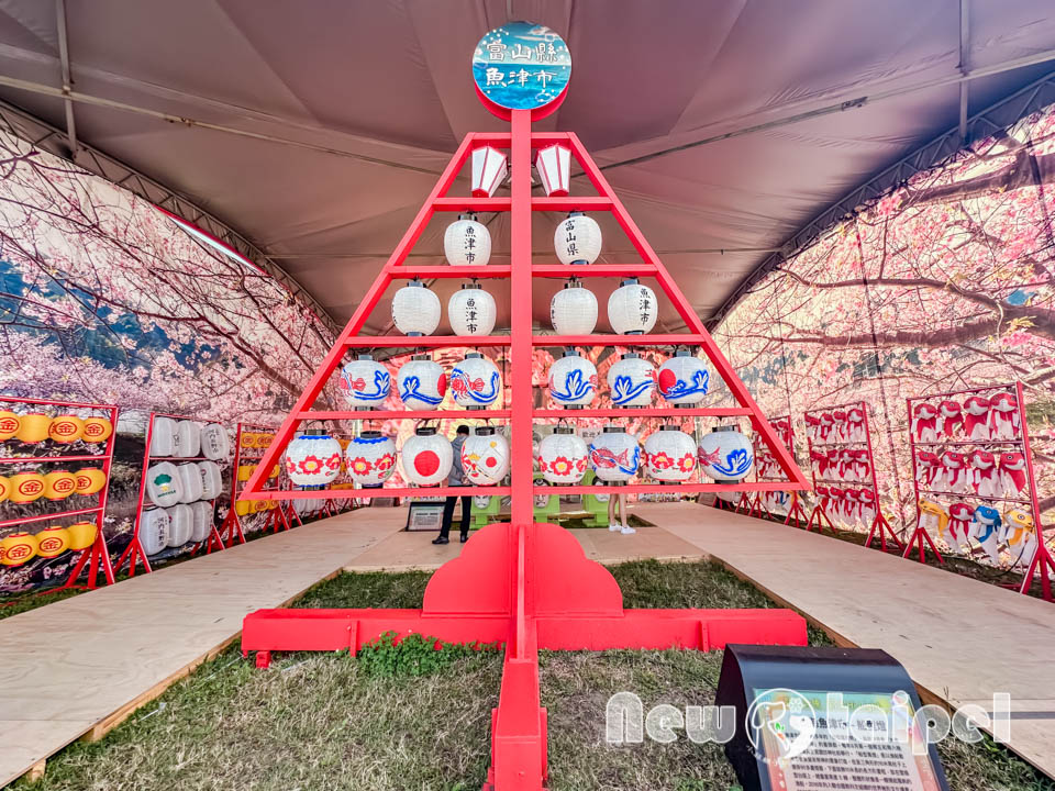 IMG_2789 新北三重景點〡2026新北燈會〡勁馬奔騰 新北Hi Light, 16大主題燈區馬力全開, 萬馬奔騰馬上開運, 線條小狗可愛爆擊, 12項互動體驗親子同樂, 近170攤美食市集異國市集