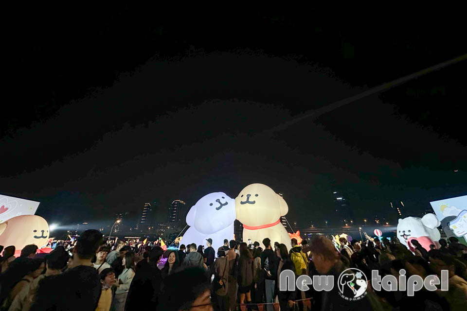 IMG_2995 新北三重景點〡2026新北燈會〡勁馬奔騰 新北Hi Light, 16大主題燈區馬力全開, 萬馬奔騰馬上開運, 線條小狗可愛爆擊, 12項互動體驗親子同樂, 近170攤美食市集異國市集